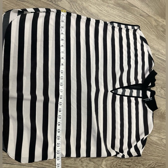 🖤✨ Luxe to Deluxe Striped Blouse - Size 10  ✨🖤 - Picture 9 of 12